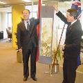 2004: 20 September His Excellency Mr Zhou Yupeng, Vice Mayor of Shanghai Mr John Banner, President of NWSALNG, NWSALNG Office, Perth, WA